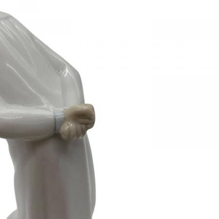 LLADRO (リヤドロ) フィギュリン 4869 キスをする少年｜トレファクONLINE