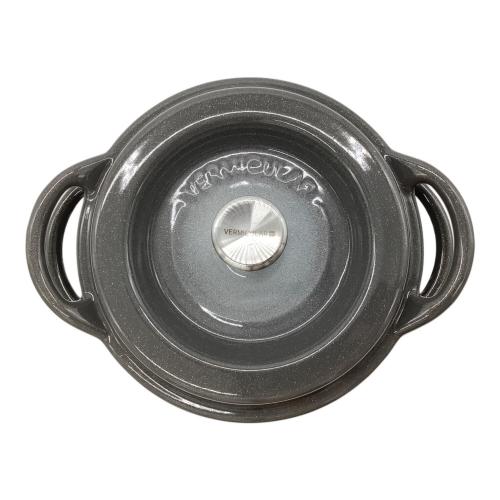 【新品未使用】バーミキュラ　オーブンポットラウンド　　#14 グレー VERMICULAR (バーミキュラ) オーブンポットラウンド 14cm｜トレファク