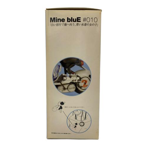 Mine biuE 白い原付で海へ向かう、青い水着の女の子 フィギュア