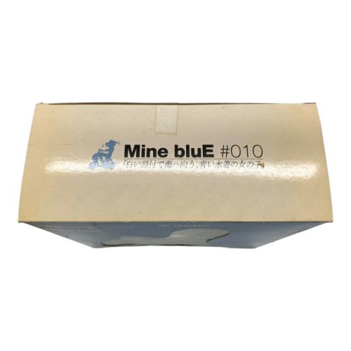 Mine biuE 白い原付で海へ向かう、青い水着の女の子 フィギュア