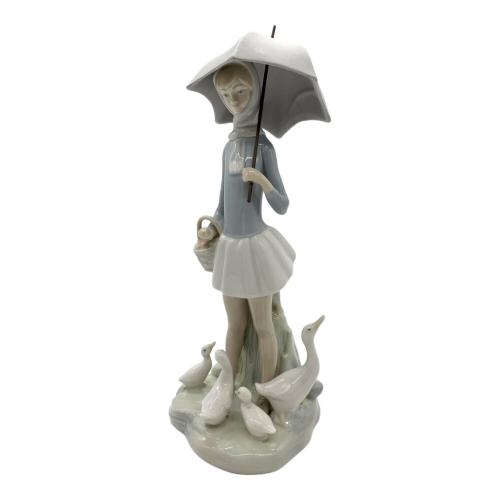 LLADRO (リヤドロ) フィギュリン 傘を持つ少女とガチョウ