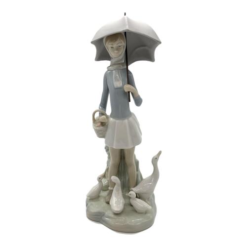 LLADRO (リヤドロ) フィギュリン 傘を持つ少女とガチョウ