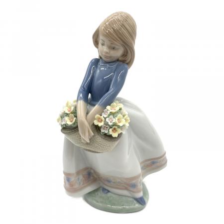 LLADRO (リヤドロ) フィギュリン 5月の花 5467｜トレファクONLINE