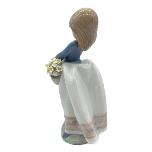 LLADRO (リヤドロ) フィギュリン 5月の花 5467
