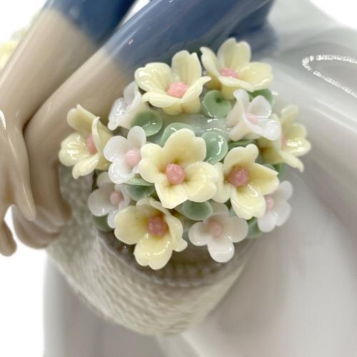 LLADRO (リヤドロ) フィギュリン 5月の花 5467