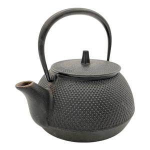 IWACHU (イワチュウ) 南部鉄器 鉄瓶 黒焼付 0.65L 鉄瓶兼用急須 5型新アラレ IH対応
