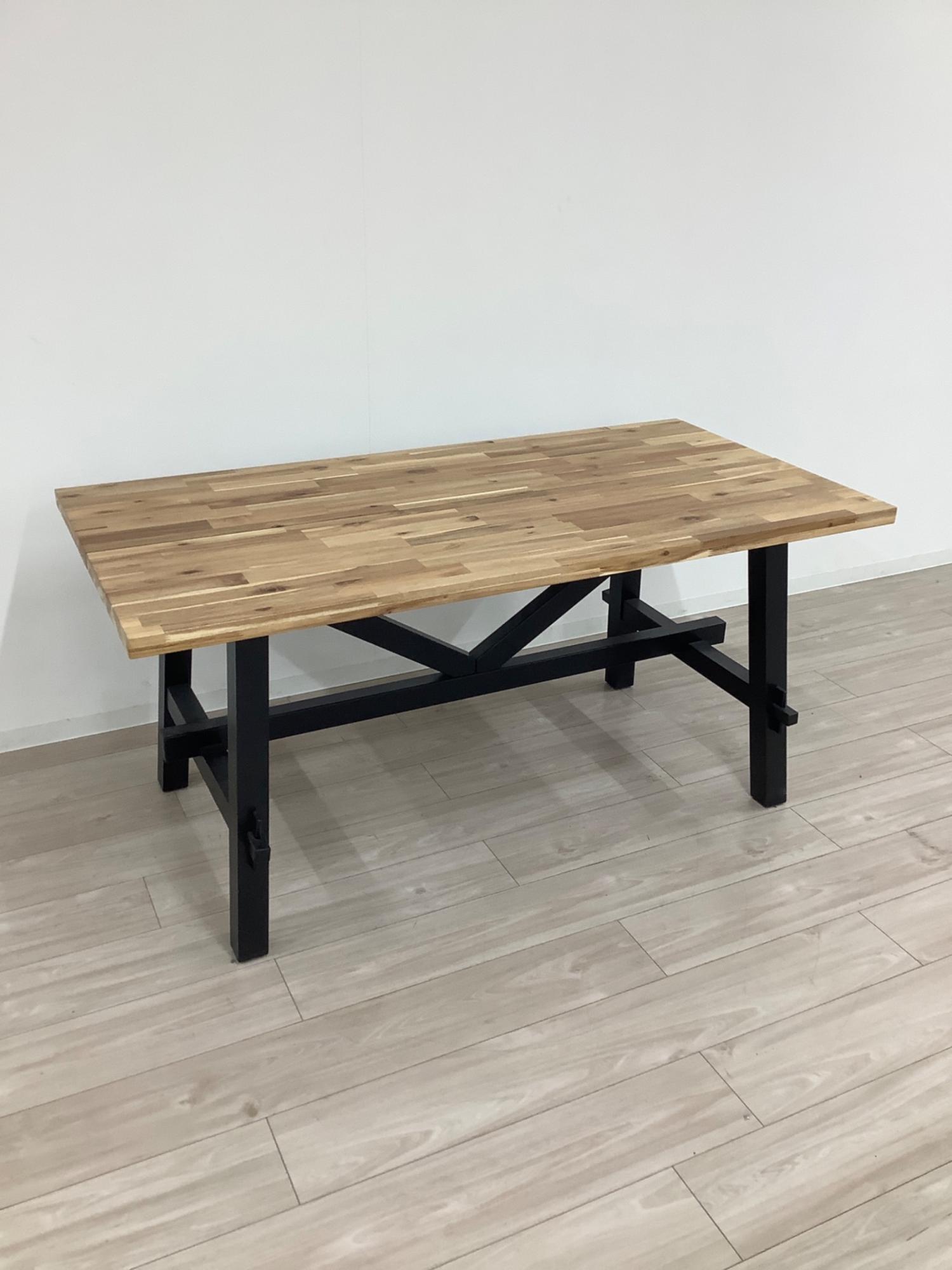 IKEA (イケア) ダイニングテーブル ナチュラル×ブラック SKOGSTA 