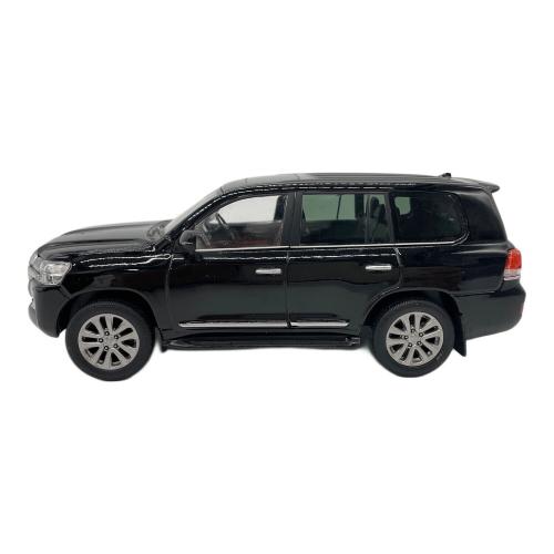 ミニカー ランドクルーザー 1/30