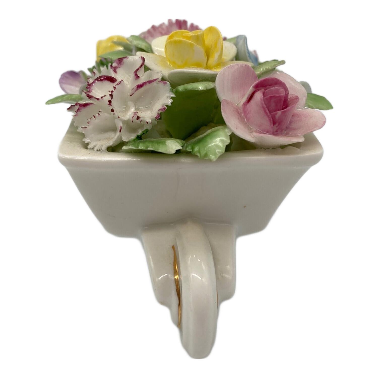 ROYAL DOULTON (ロイヤルドルトン) フィギュリン 花車｜トレファクONLINE