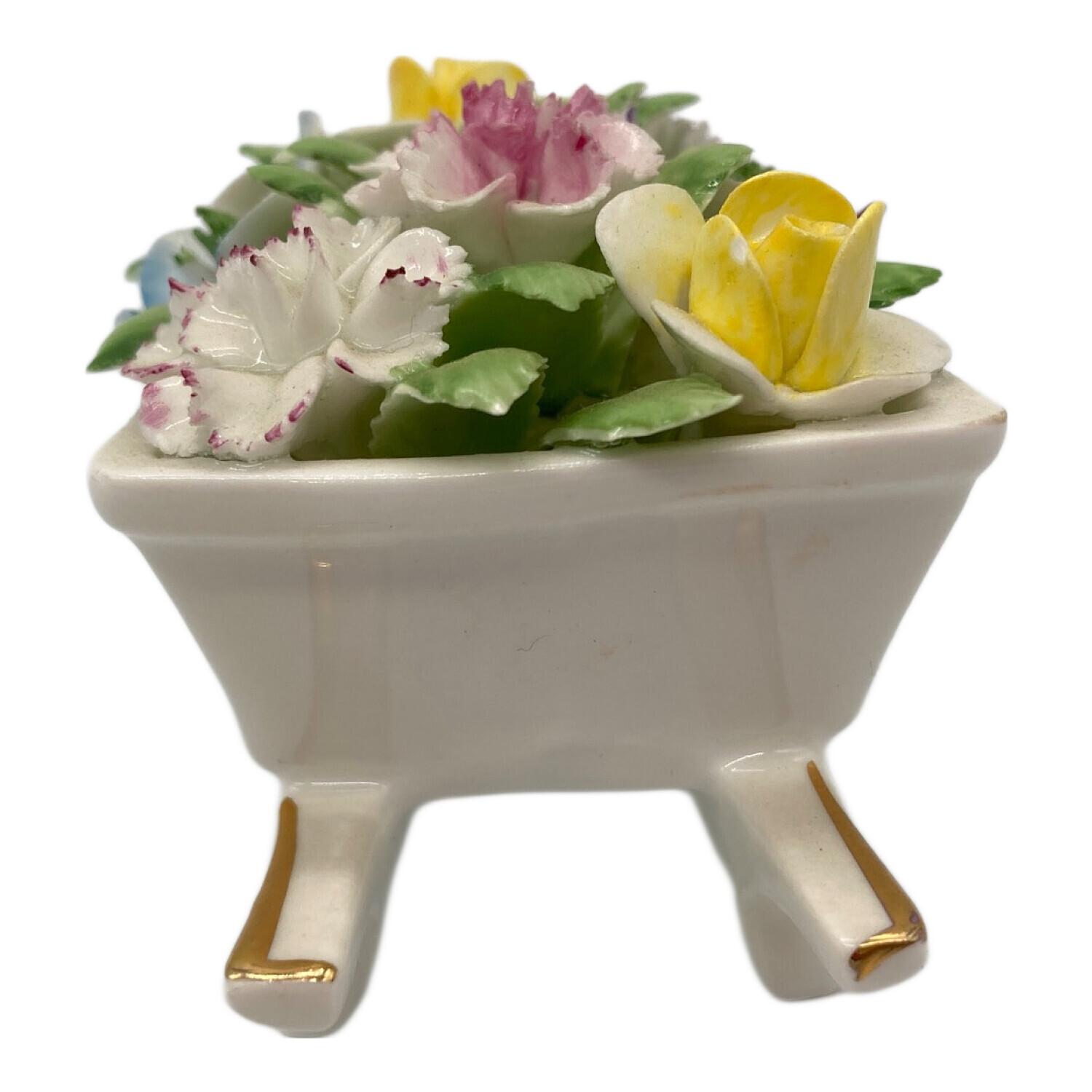 ROYAL DOULTON (ロイヤルドルトン) フィギュリン 花車｜トレファクONLINE