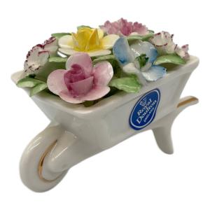 ROYAL DOULTON (ロイヤルドルトン) フィギュリン 花車
