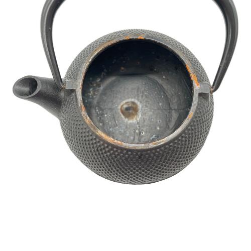 岩鋳 (イワチュウ) 鉄瓶 土台付 3型 アラレ