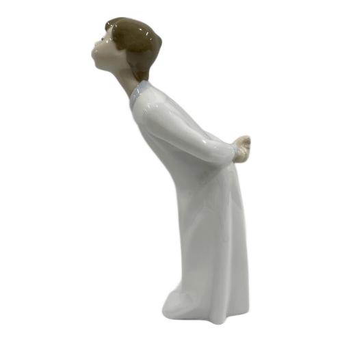 LLADRO (リヤドロ) フィギュリン キスする少年