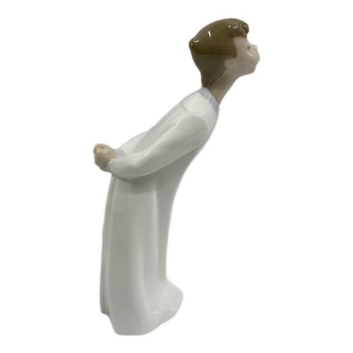 LLADRO (リヤドロ) フィギュリン キスする少年