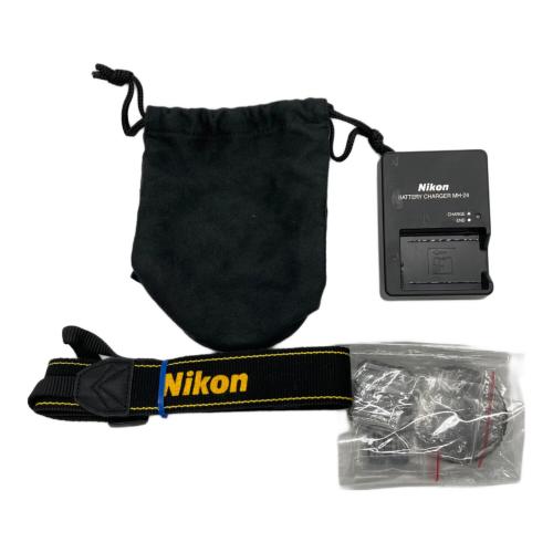 Nikon (ニコン) デジタル一眼レフカメラ D3100