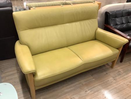 【良品】カリモク2人掛けソファ オリーブグリーン 本革×合成皮革 幅170cm karimoku (カリモク) 2人掛けソファー 黄緑×ナチュラル 161 ZW37125613