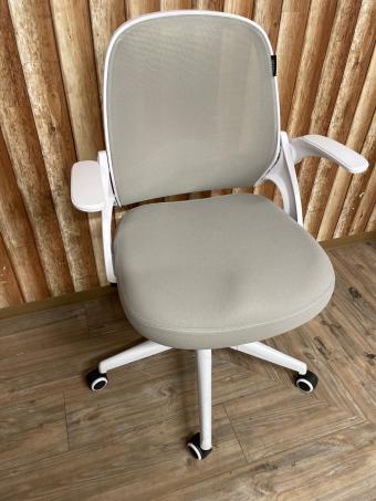 Hbada (ハバダ) ワークチェアー