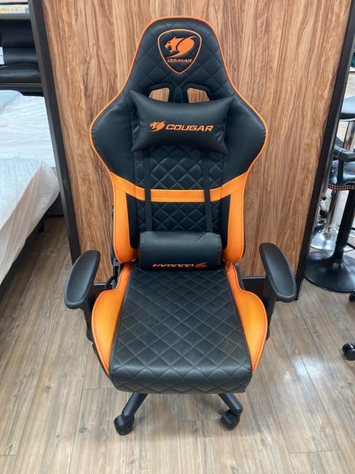 Cougar (クーガ) ゲーミングチェア オレンジ×ブラック
