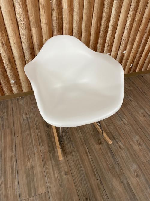 ハーマンミラー　ホワイト ロッキングチェア Herman Miller (ハーマンミラー) ロッキングチェアー RAR.47ULZF
