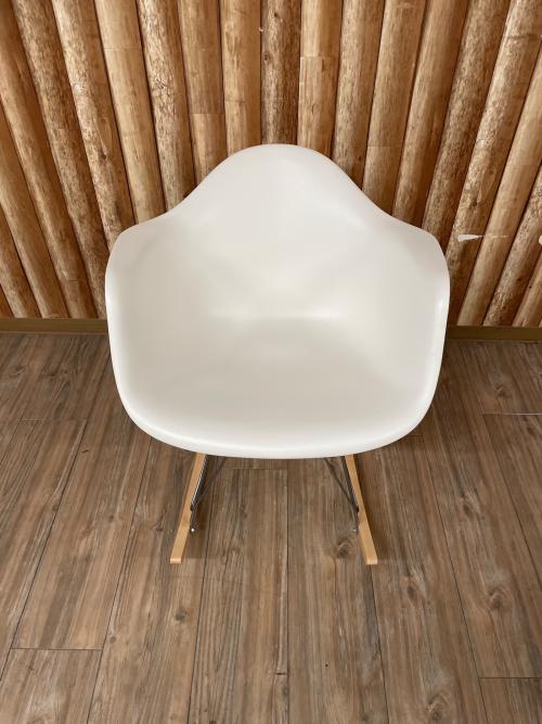 Herman Miller (ハーマンミラー) ロッキングチェアー RAR.47ULZF @ ホワイト イームズプラスチックシェルアームチェア