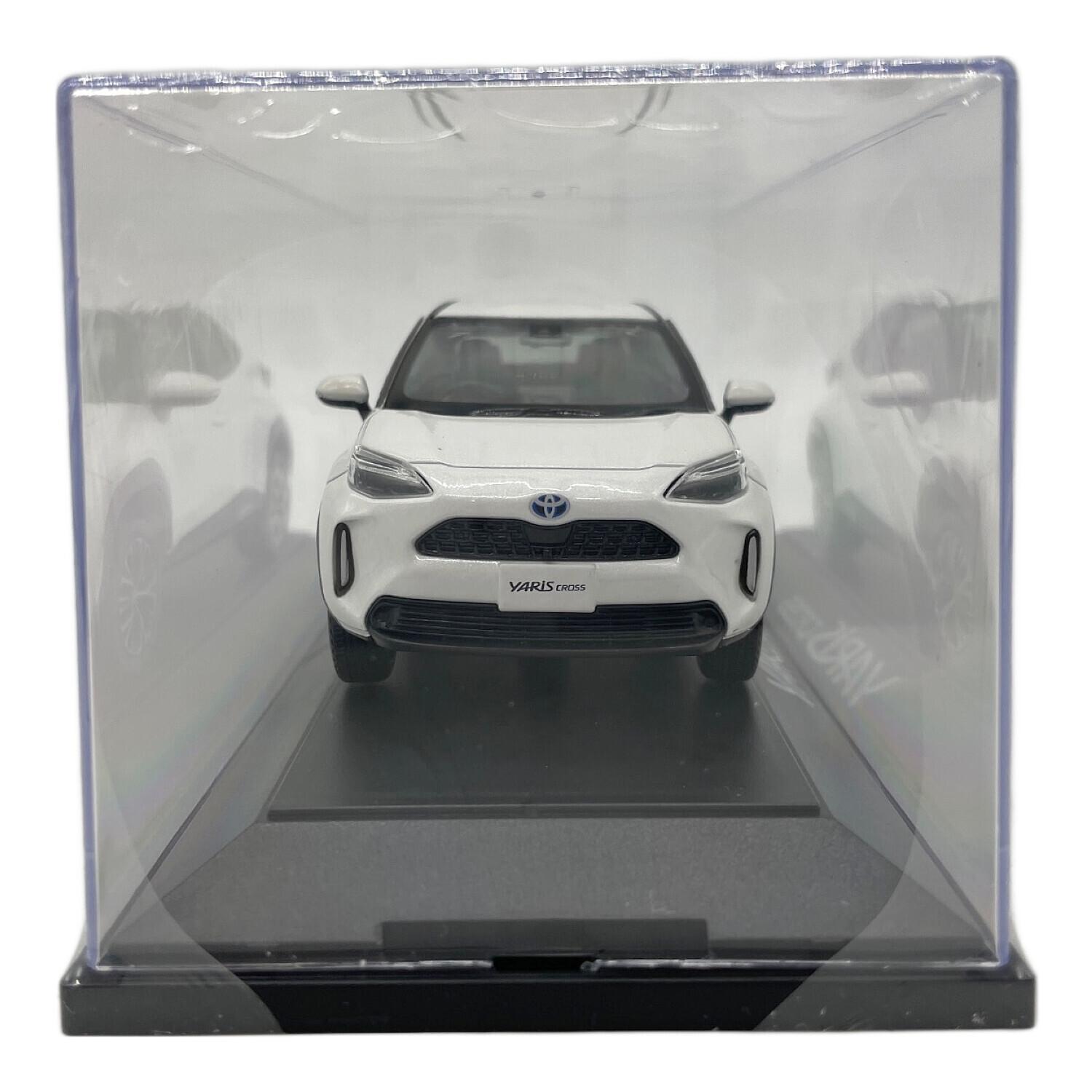 YARIS CROSS ホワイト 1/30ミニカーダイキャスト Amazon | 1/30 トヨタ