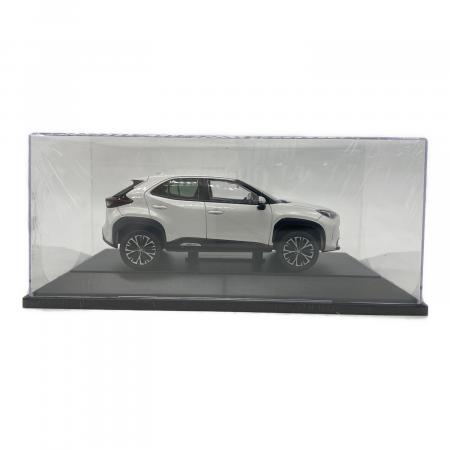 TOYOTA (トヨタ) YARISCROSS ダイキャストカー ホワイト 1/30スケール