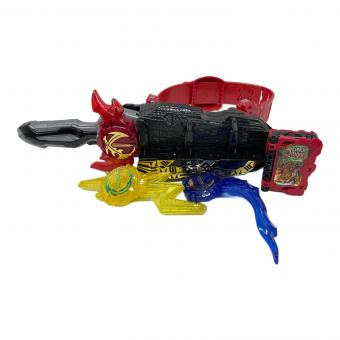 仮面ライダーセイバー (カメンライダーセイバー) DX聖剣ソードライバー&水勢剣流水エンブレム&ライオン戦記ワンダーライドブック 仮面ライダー