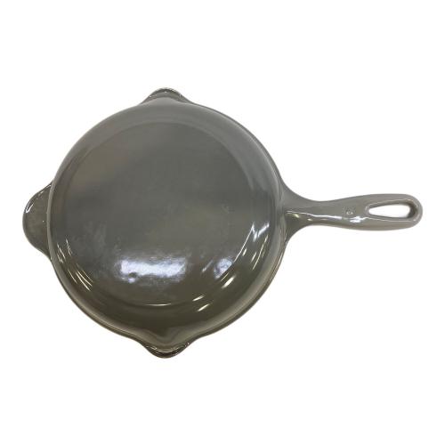 LE CREUSET (ルクルーゼ) 鋳型ホーロースキレット グレー