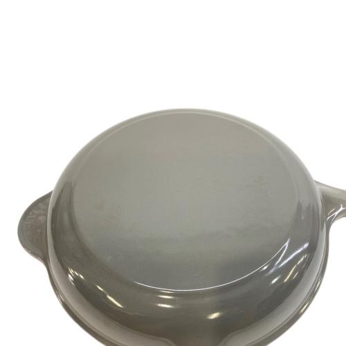 LE CREUSET (ルクルーゼ) 鋳型ホーロースキレット グレー