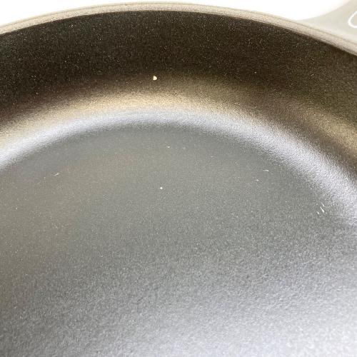 LE CREUSET (ルクルーゼ) 鋳型ホーロースキレット グレー