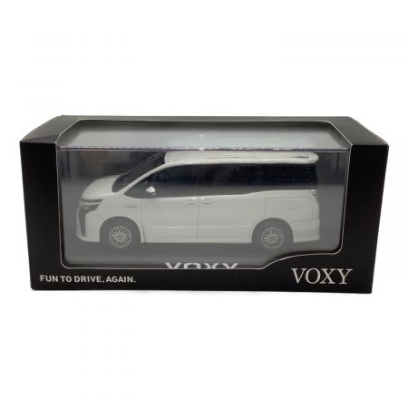 TOYOTA (トヨタ) ミニカー VOXY ホワイトパール クリスタルシャイン