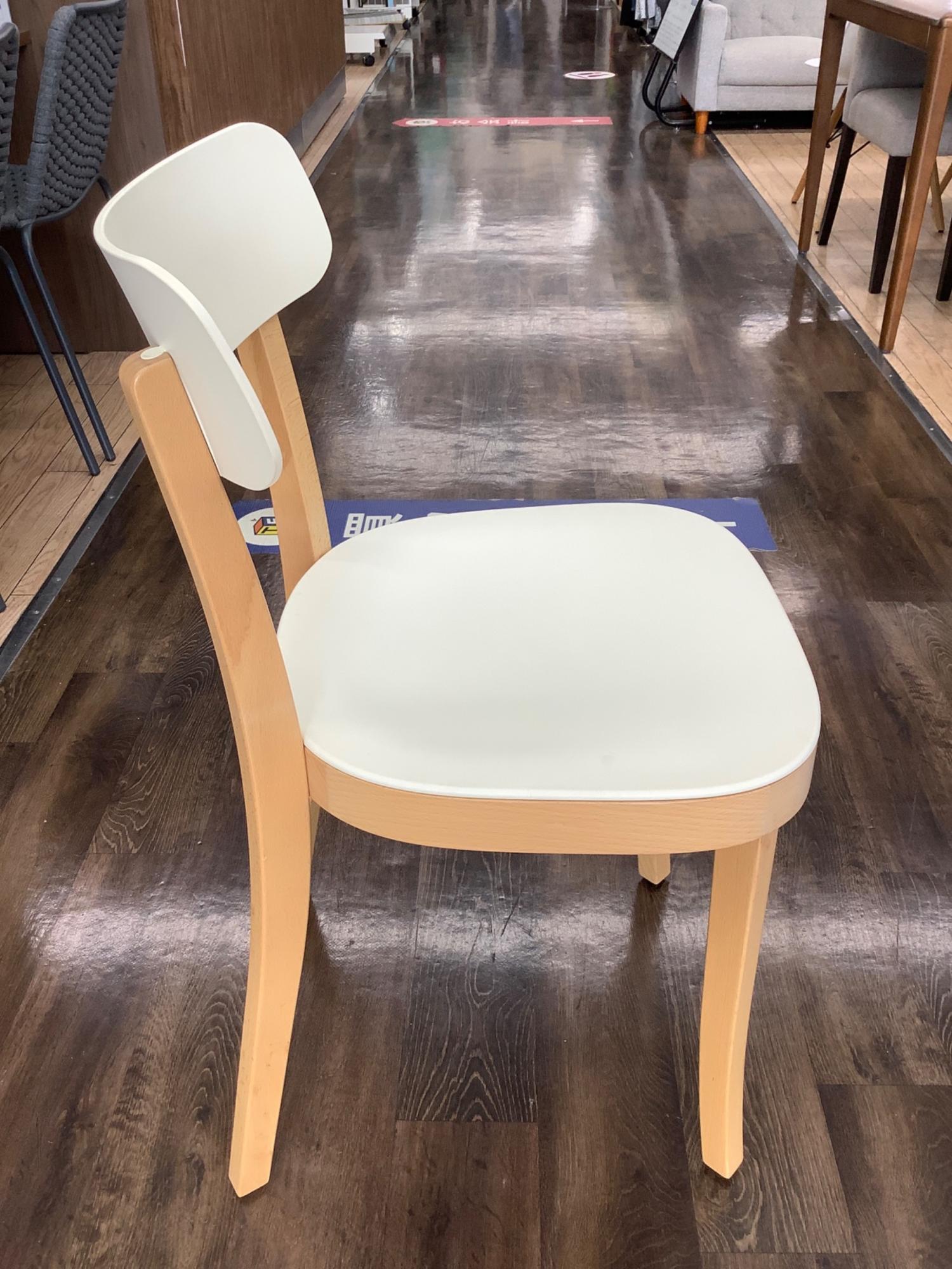 Vitra (ヴィトラ) バーゼルチェア｜トレファクONLINE