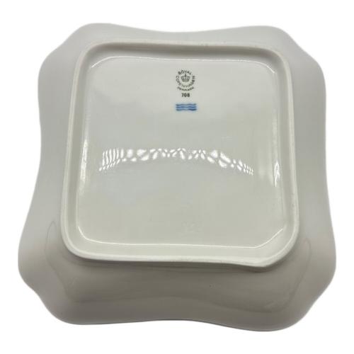 ROYAL COPENHAGEN (ロイヤル・コペンハーゲン) スクエアボウル ホワイトフルーテッド・ハーフレース