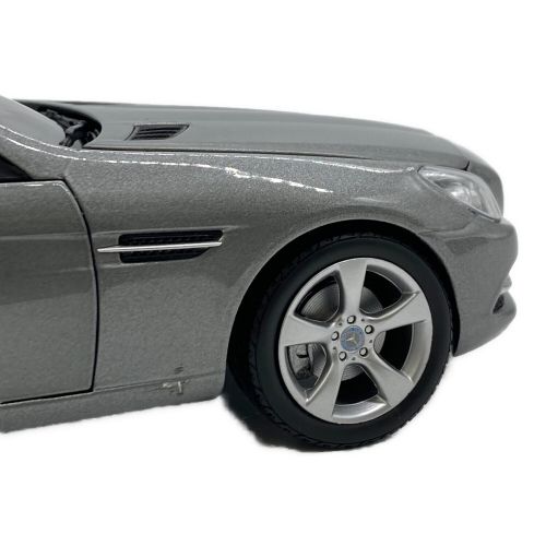 Mercedes Benz (メルセデスベンツ) モデルカー SLK 1:18