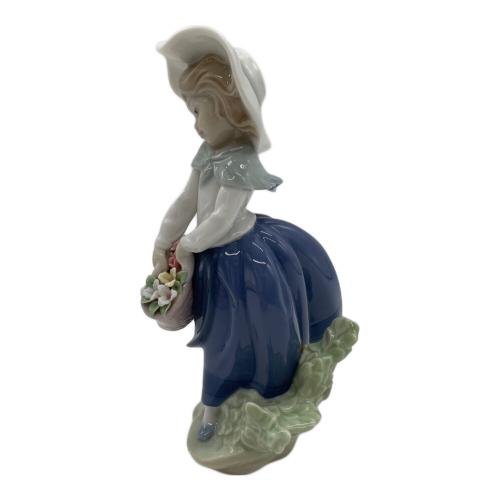 LLADRO (リヤドロ) フィギュリン 5222 きれいな花ばかり