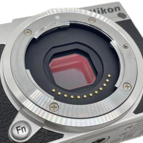 Nikon (ニコン) ミラーレス一眼カメラ 1J5