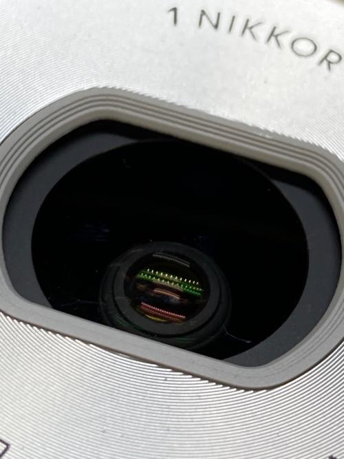Nikon (ニコン) ミラーレス一眼カメラ 1J5