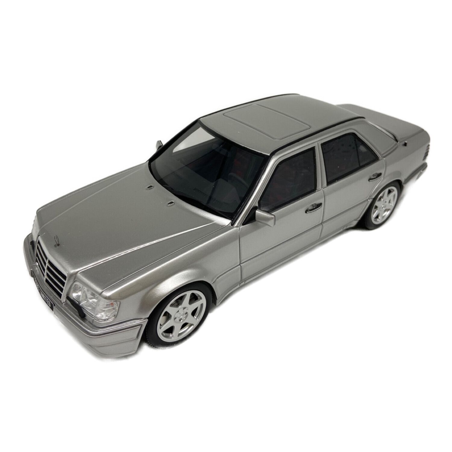 OttO mobile 1/18スケールモデルカー Mercedes-Benz E500 Limited