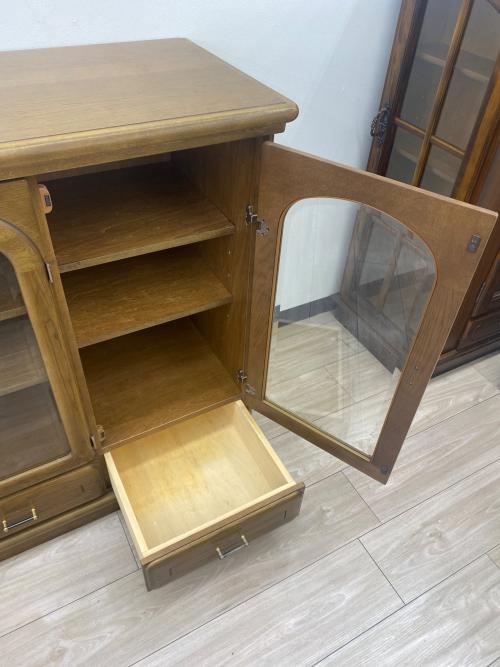 karimoku (カリモク) キャビネット ブラウン 3枚扉 引き出し付き