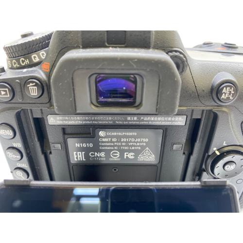 Nikon (ニコン) デジタル一眼レフカメラ D7500 VRレンズキット ※レンズキャップ非純正