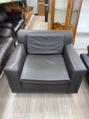 Knoll (ノル) 1人掛けソファー @ グレー Heli