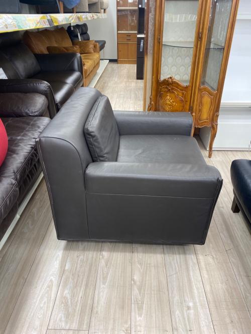 Knoll (ノル) 1人掛けソファー @ グレー Heli