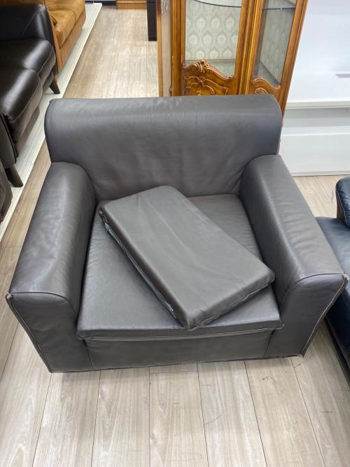 Knoll (ノル) 1人掛けソファー @ グレー Heli