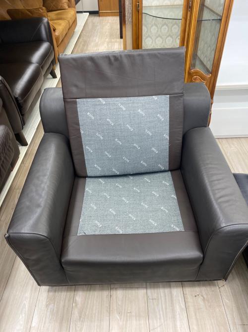 Knoll (ノル) 1人掛けソファー @ グレー Heli