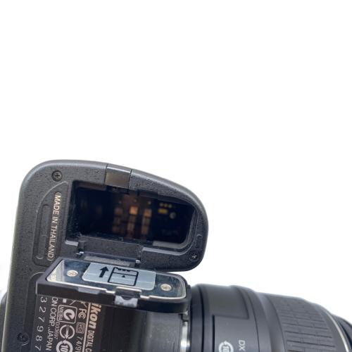 Nikon (ニコン) デジタル一眼レフカメラ D40