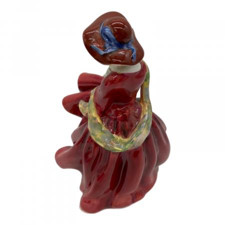 ROYAL DOULTON (ロイヤルドルトン) Top O' The Hill フィギュリン 陶器
