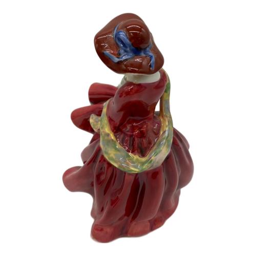 ROYAL DOULTON (ロイヤルドルトン) Top O' The Hill フィギュリン 陶器人形