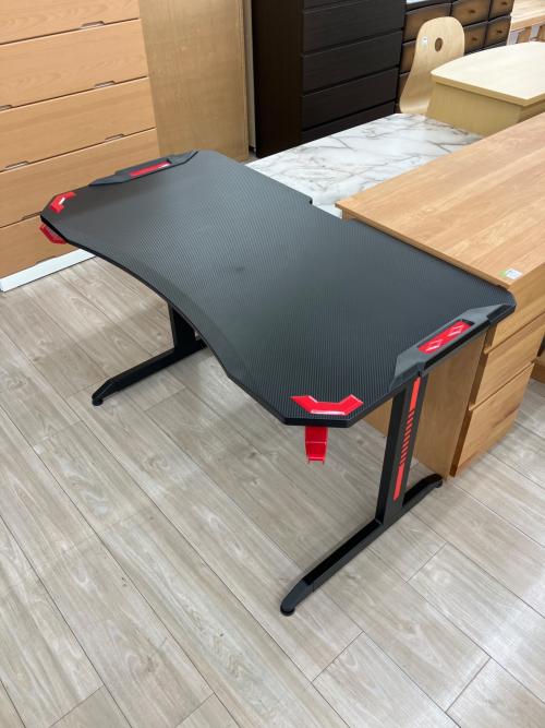 ニトリ ゲーミングデスク GM001 ブラック×レッド