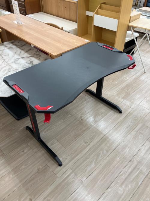 ニトリ ゲーミングデスク GM001 ブラック×レッド