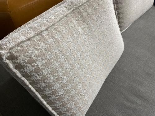 SPIGA (スピーガ) 2人掛けソファー 53 グレー×ホワイト